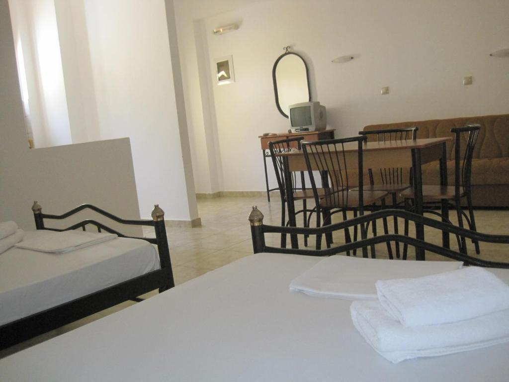 Sfinias Apartments Καλοί Λιμένες Δωμάτιο φωτογραφία